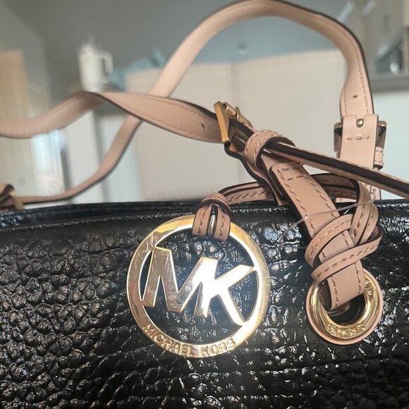 NWT Authentic Michael Kors Jet Set Leather Medium Tote Bag, Black - Picture 3 of 10